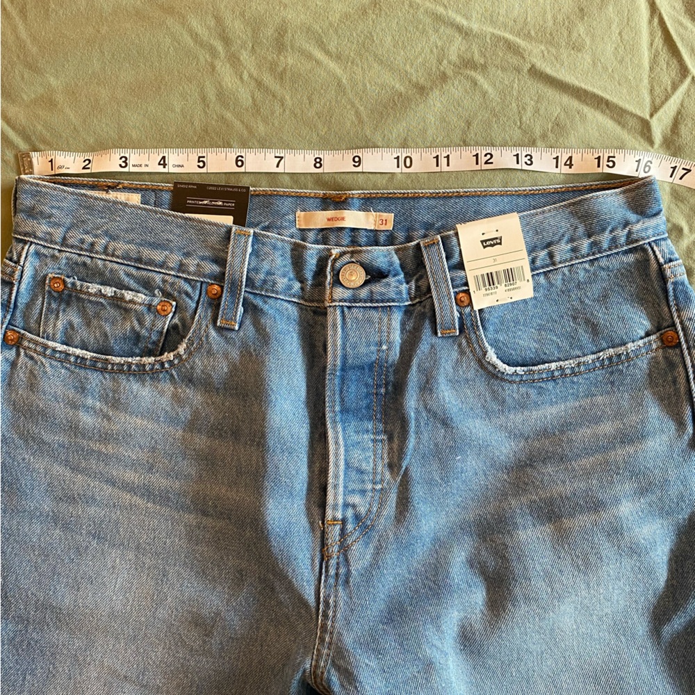 Women’s size 31 wedgie fit Levi’s jeans